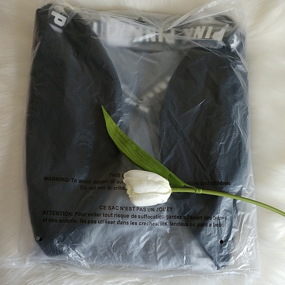 🌺PINK VICTORIA'S SECRET MESH DUFFLE BAG - Picture 3 of 4